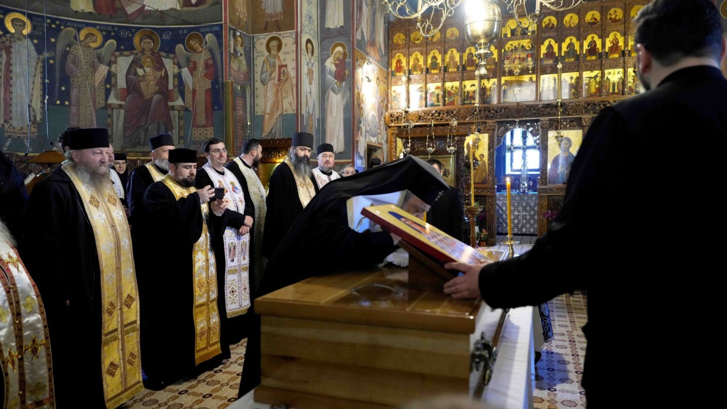 Deshumarea moaștelor Sfântului Cuvios Dometie cel Milostiv de la Râmeț 326242