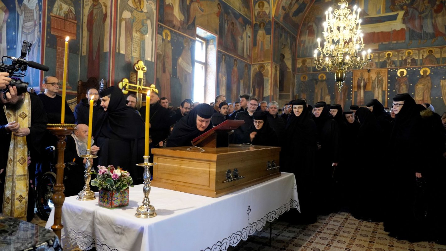 Deshumarea moaștelor Sfântului Cuvios Dometie cel Milostiv de la Râmeț 326244