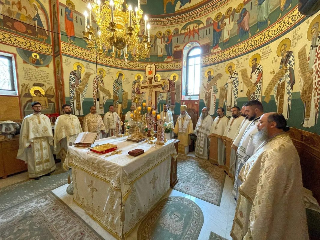 Slujire arhierească în catedrala din Bârlad 326279