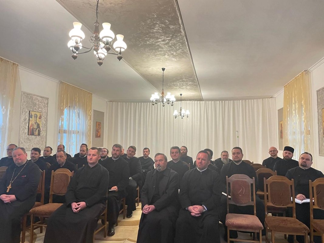 Cursuri de îndrumare duhovnicească la Mănăstirea Rebra‑Parva  326327