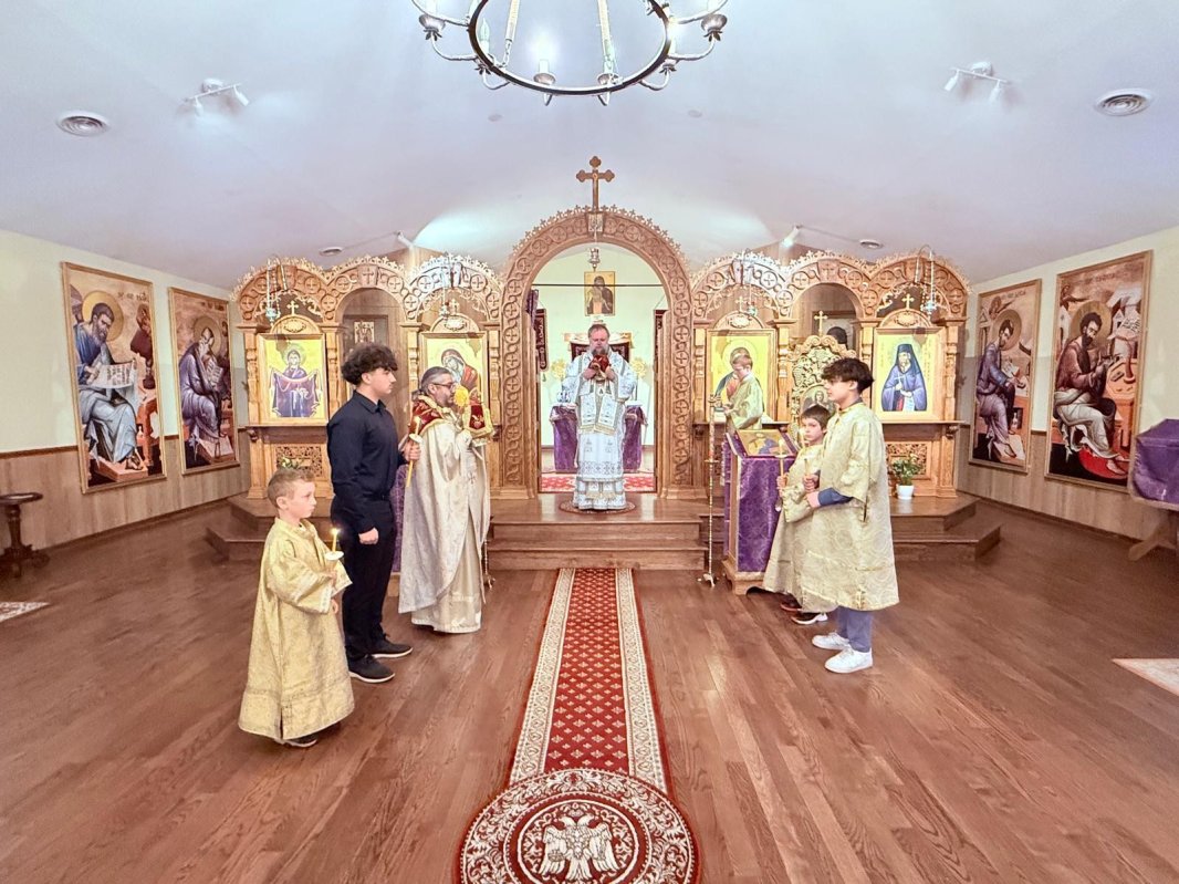 Liturghie arhierească la mănăstirea românească din statul Michigan 326369
