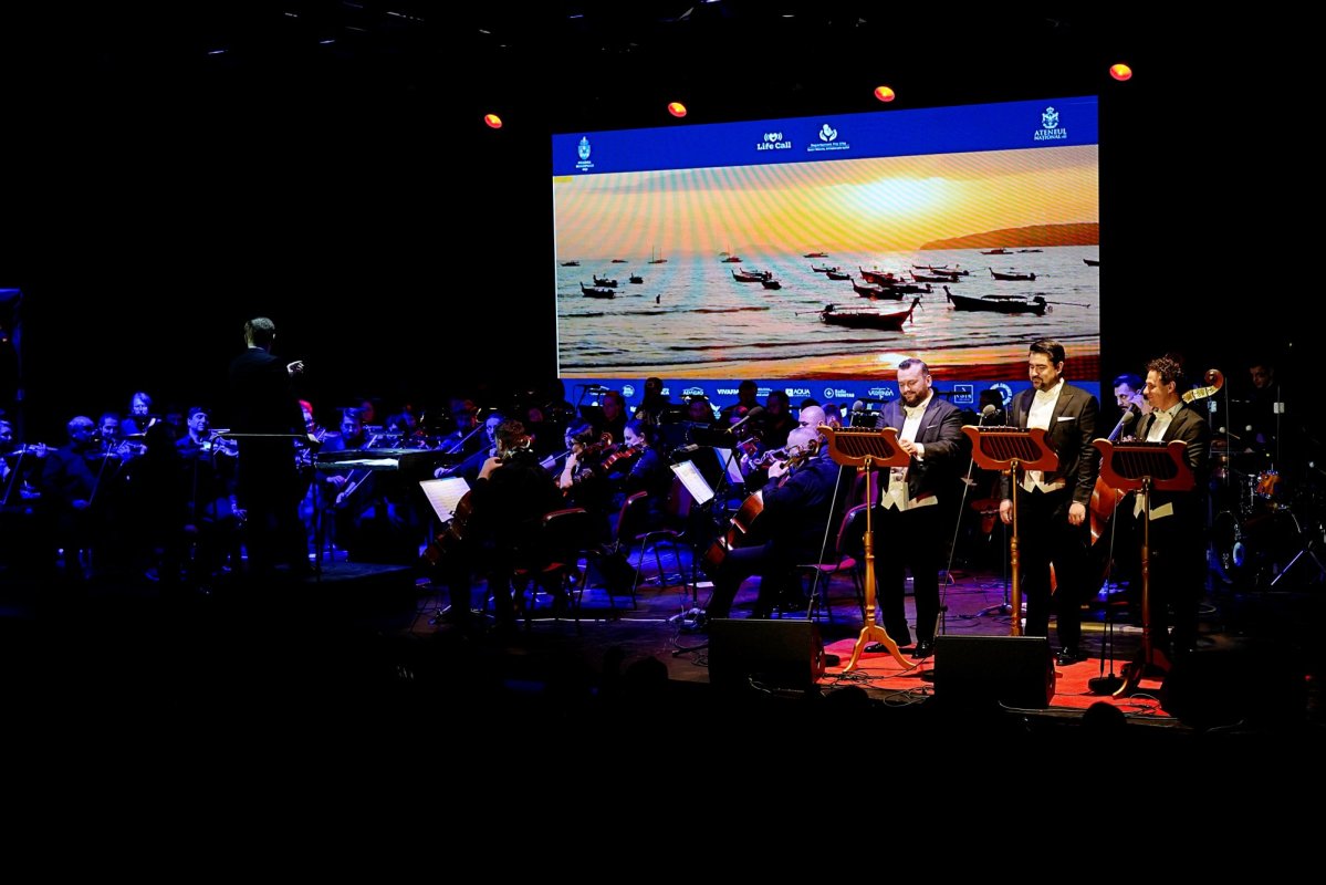 Gala Bunei Vestiri la Iași, în ajun de praznic 326728