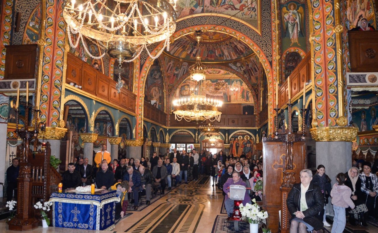 Slujirile ierarhilor hunedoreni în Duminica a treia din Postul Mare 326716