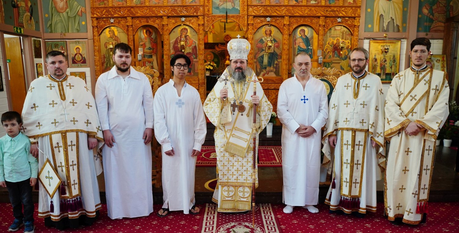 Episcopul Europei de Nord a botezat patru tineri de naționalități diferite 326930