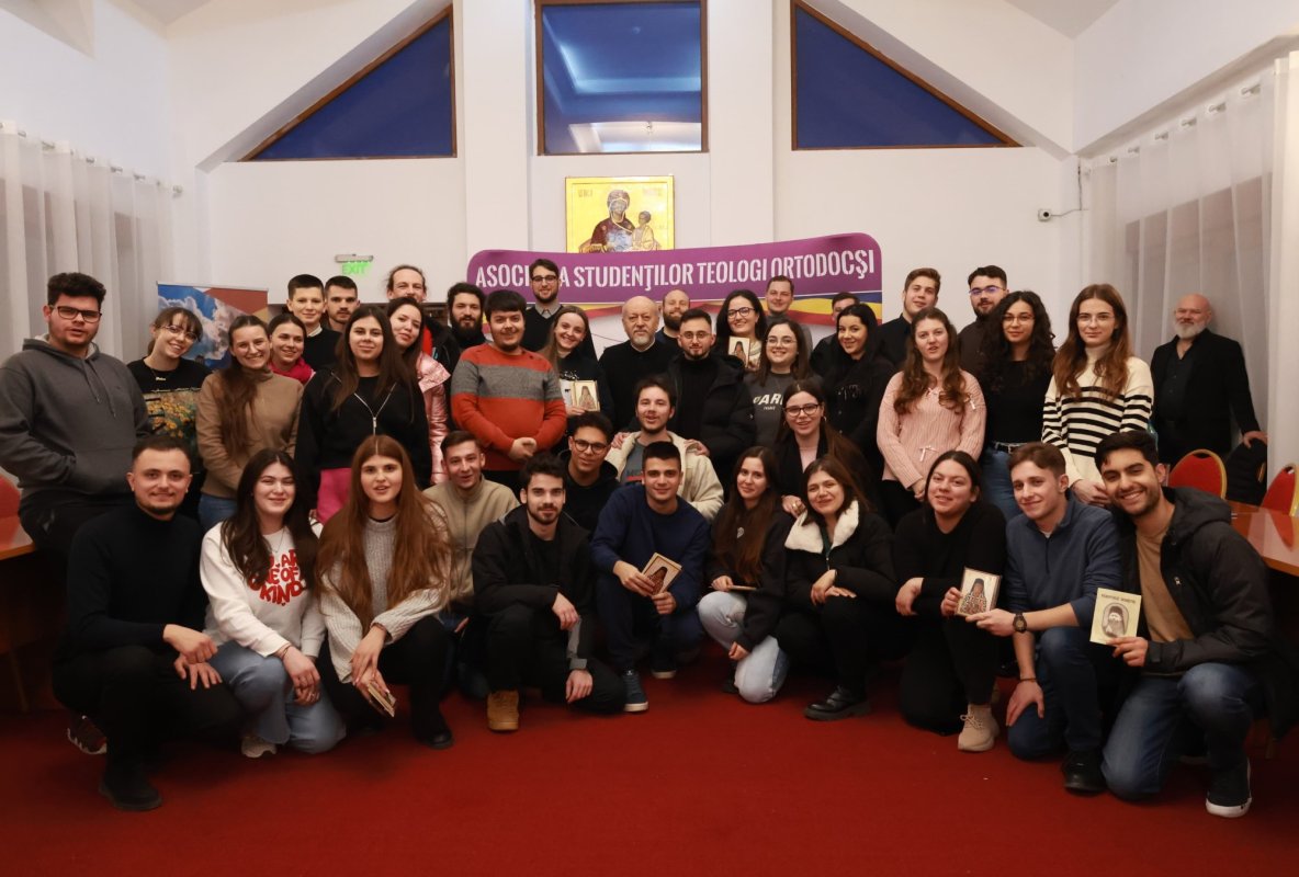 Voluntarii ASTO în sesiune de formare la Mănăstirea Caraiman 326953