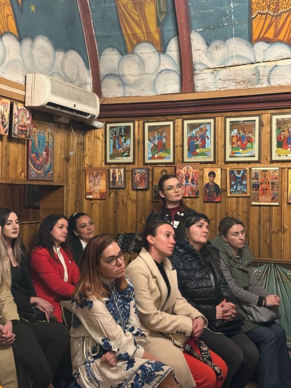 Activităţi cu tinerii în cadrul ASCOR - filiala Oradea 327148