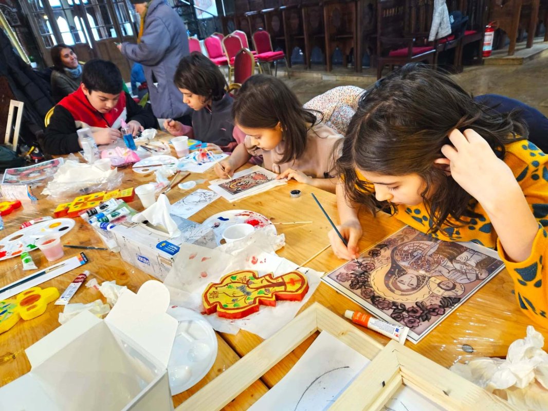 Ateliere și expoziție de icoane la Biserica „Izvorul Tămăduirii” Mavrogheni 327132
