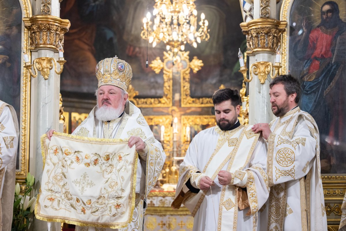 Slujire arhierească la Catedrala Mitropolitană „Sfântul Spiridon”-Nou 327281