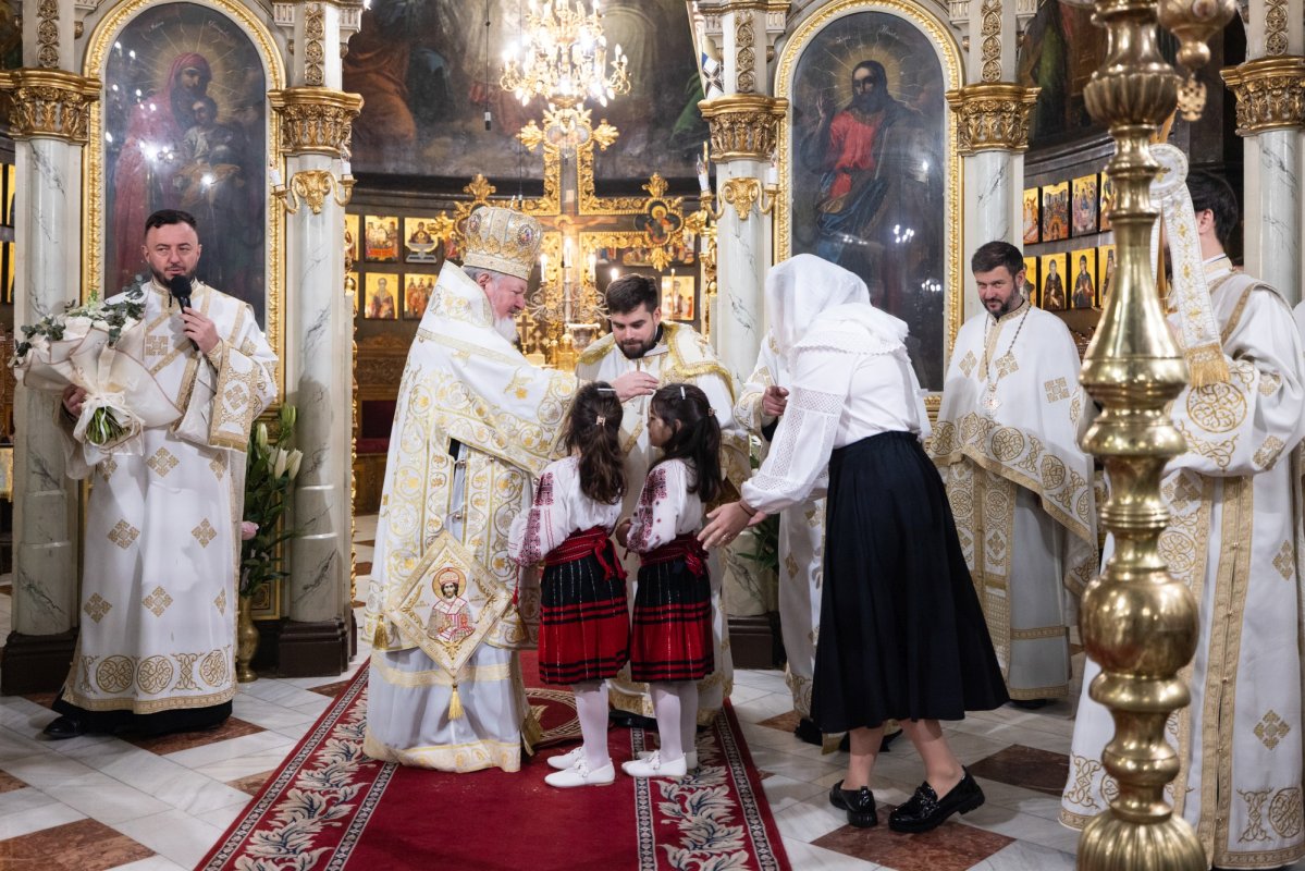 Slujire arhierească la Catedrala Mitropolitană „Sfântul Spiridon”-Nou 327282