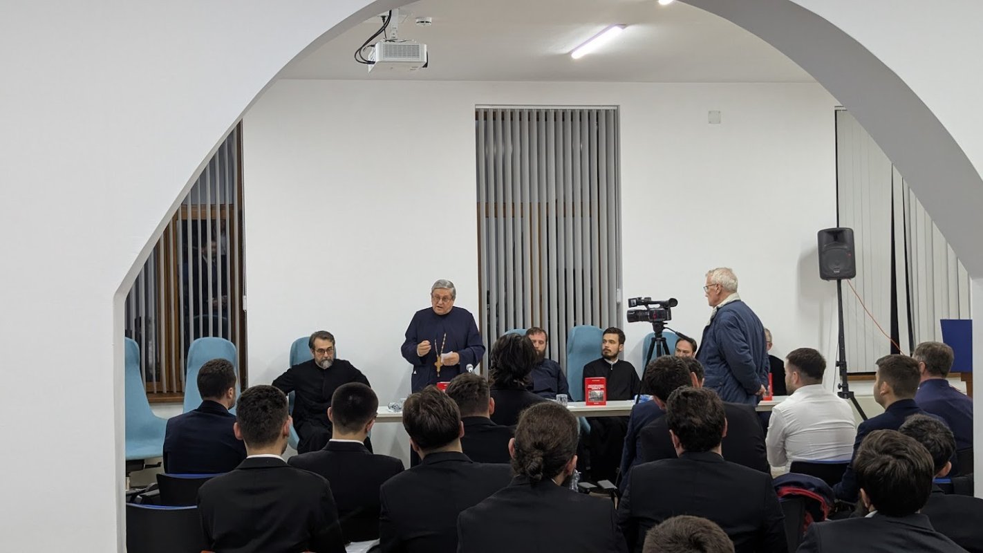 Conferință prepascală și prezentare de carte la Facultatea de Teologie 327346