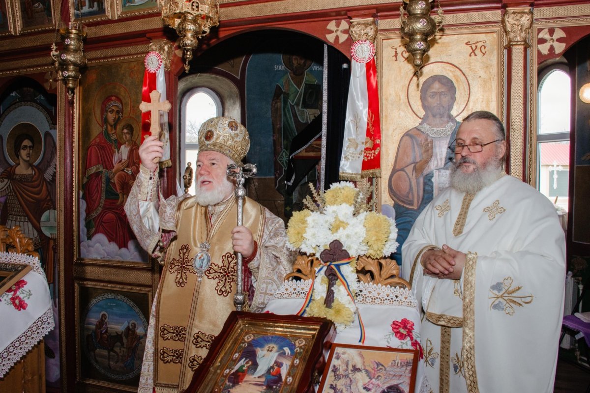Slujire arhierească în localitatea tulceană Slava Rusă 327358