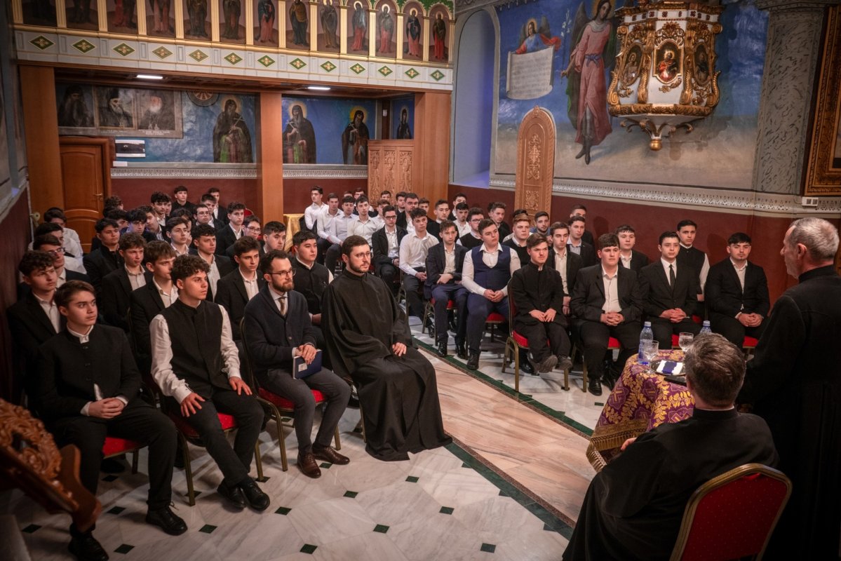 Conferință dedicată Centenarului Patriarhiei la Seminarul Teologic Ortodox din Buzău 327454