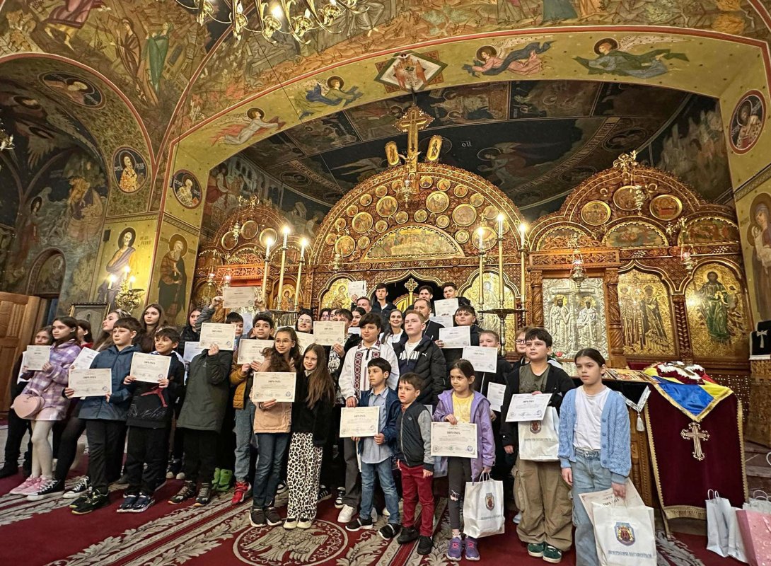 Premierea concursului „Port în suflet sărbătoare” în Biserica Parcul Călăraşi 327453