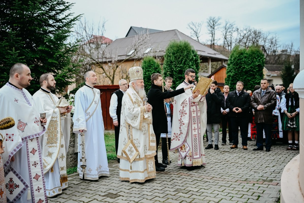 Resfințirea Bisericii „Sfinții Arhangheli Mihail și Gavriil” din Dej 327421