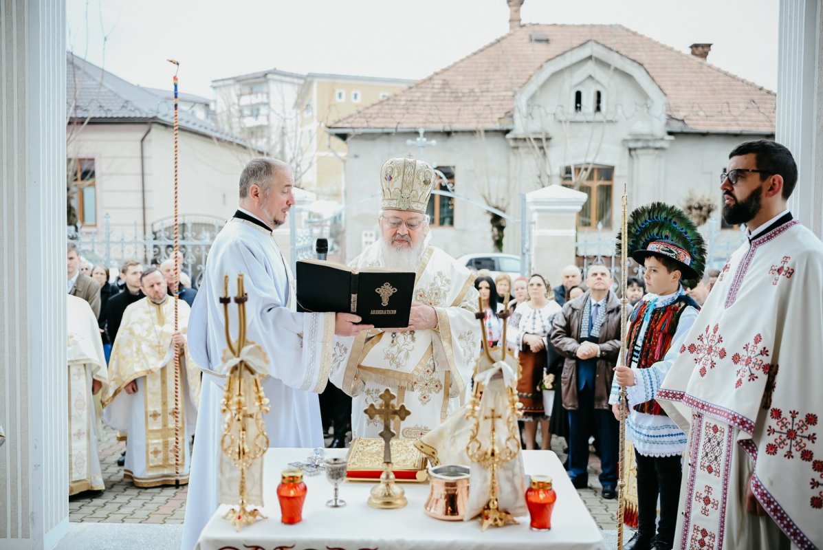 Resfințirea Bisericii „Sfinții Arhangheli Mihail și Gavriil” din Dej 327423