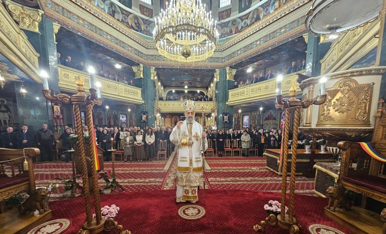 Sfânta Liturghie arhierească la Catedrala mică din Târgu Mureș 327432