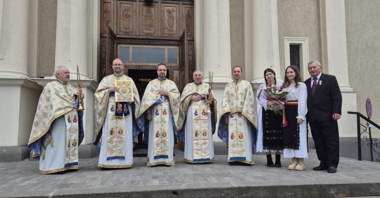 Sfânta Liturghie arhierească la Catedrala mică din Târgu Mureș 327433