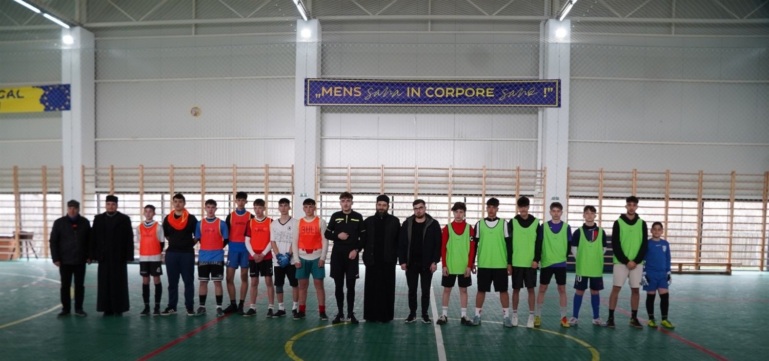 Activități pentru dezvoltarea armonioasă a tinerilor la Dunărea de Jos 327526