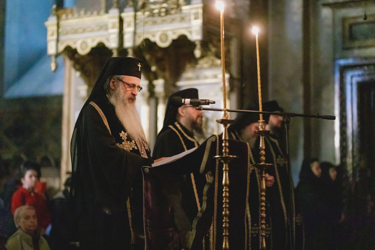 Ieșeni și pelerini în rugăciune la Catedrala Mitropolitană din Iași  327588