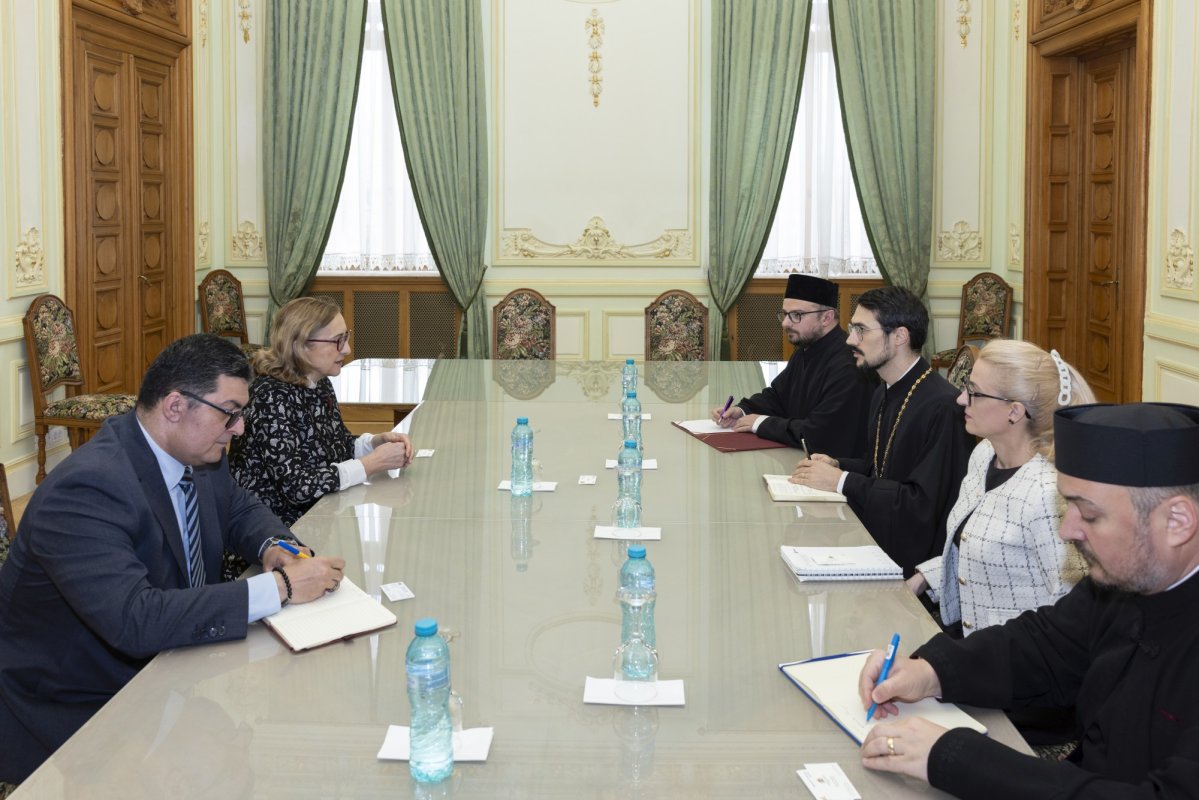 Oaspeți de la Ambasada Georgiei la București în vizită la Patriarhia Română 327535