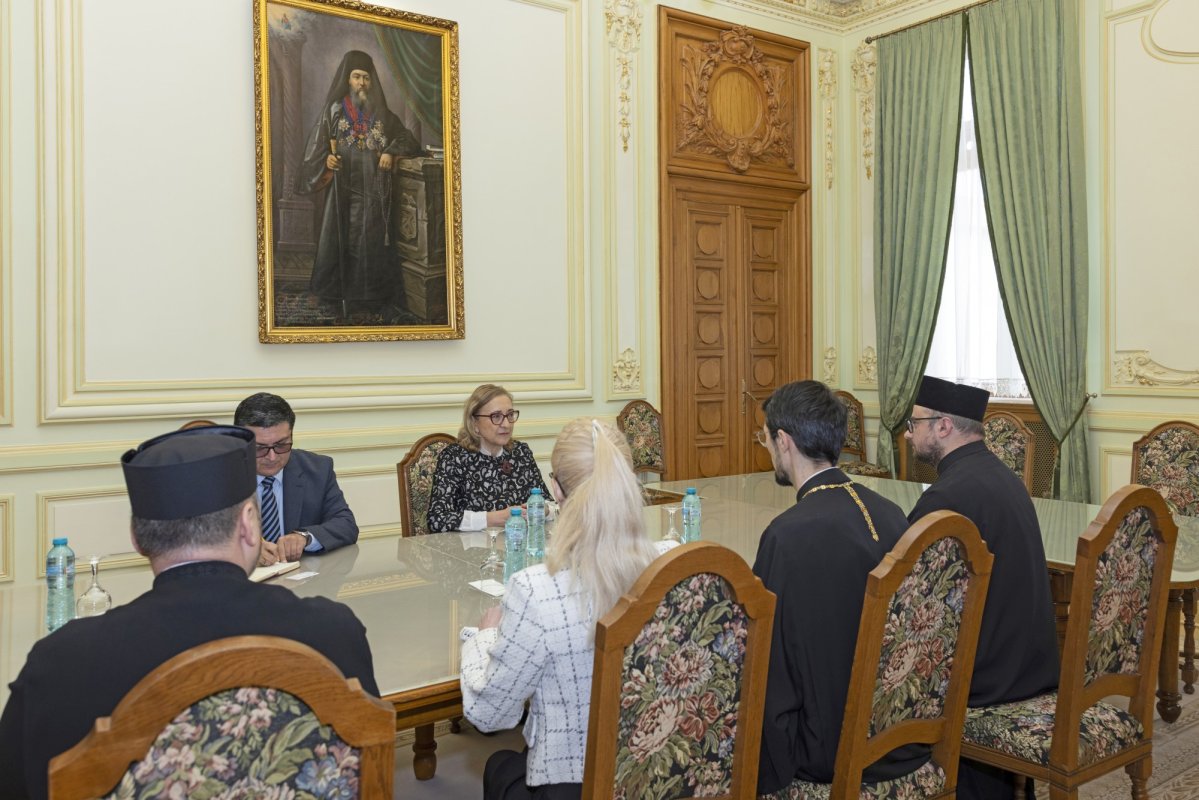 Oaspeți de la Ambasada Georgiei la București în vizită la Patriarhia Română 327536
