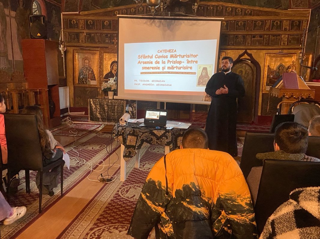 Proiect catehetic destinat tinerilor într-o parohie ilfoveană 327506