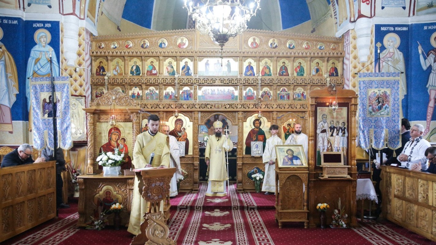 Slujire arhierească la Bichigiu, satul natal al Sfântului Atanasie Todoran 327490