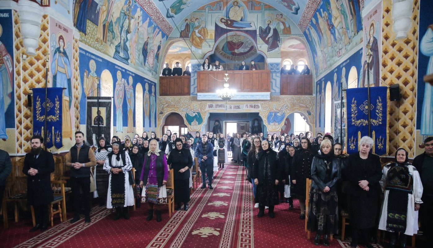 Slujire arhierească la Bichigiu, satul natal al Sfântului Atanasie Todoran 327492