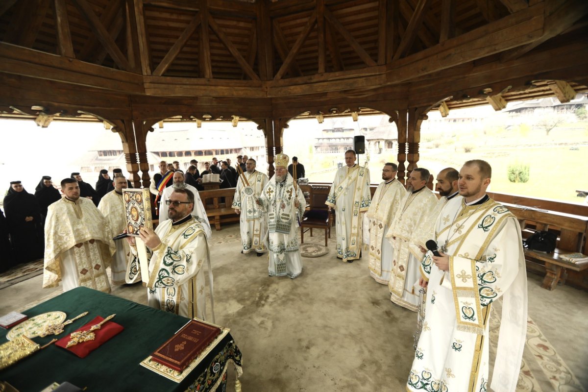 Slujire arhierească la Mănăstirea Bârsana, Maramureş 327488