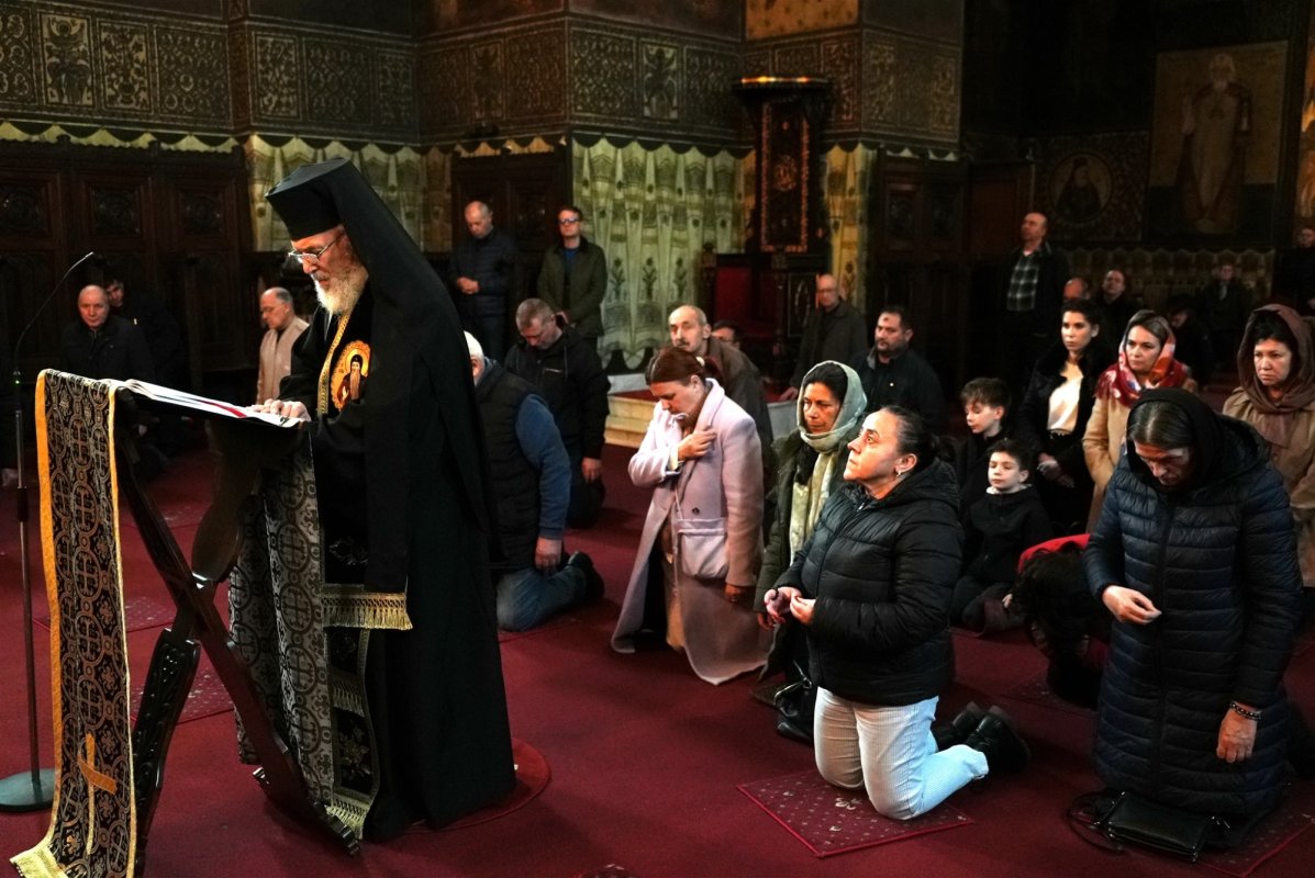 Rugăciune de pocăință la Catedrala Arhiepiscopală din Galați 327622