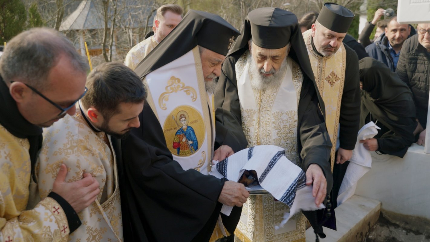 Aflarea moaștelor Sfântului Cuvios Dometie cel Milostiv de la Râmeț 327632