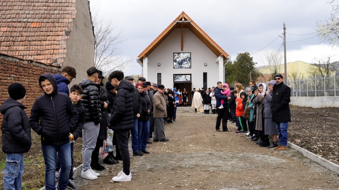 Binecuvântare în două comunităţi din județul Braşov 327811