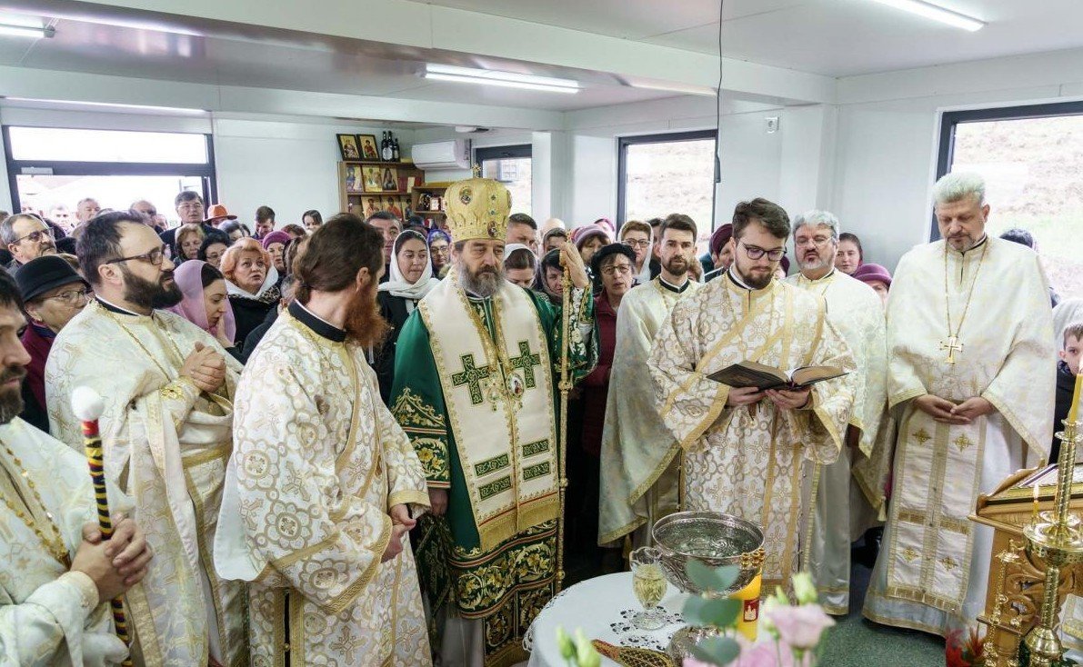 Binecuvântarea unui paraclis provizoriu într-o parohie ieșeană  327815
