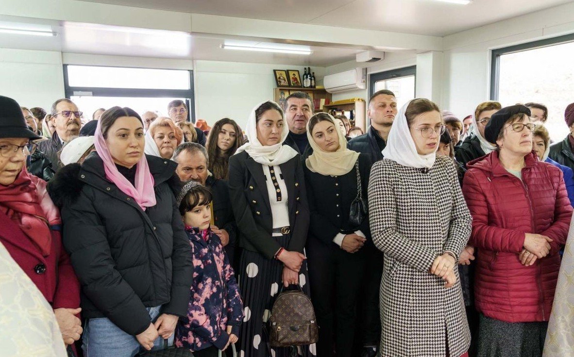 Binecuvântarea unui paraclis provizoriu într-o parohie ieșeană  327816