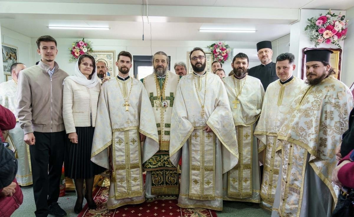 Binecuvântarea unui paraclis provizoriu într-o parohie ieșeană  327817