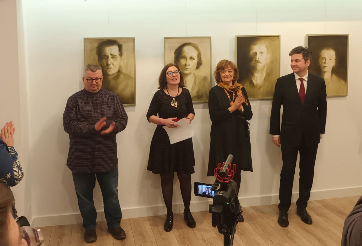 Istoria unei expoziții istorice 327841