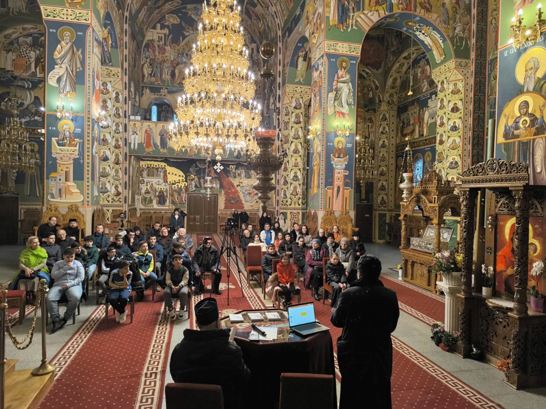 Conferință dedicată tinerilor la Biserica Șerban Vodă din București 327898