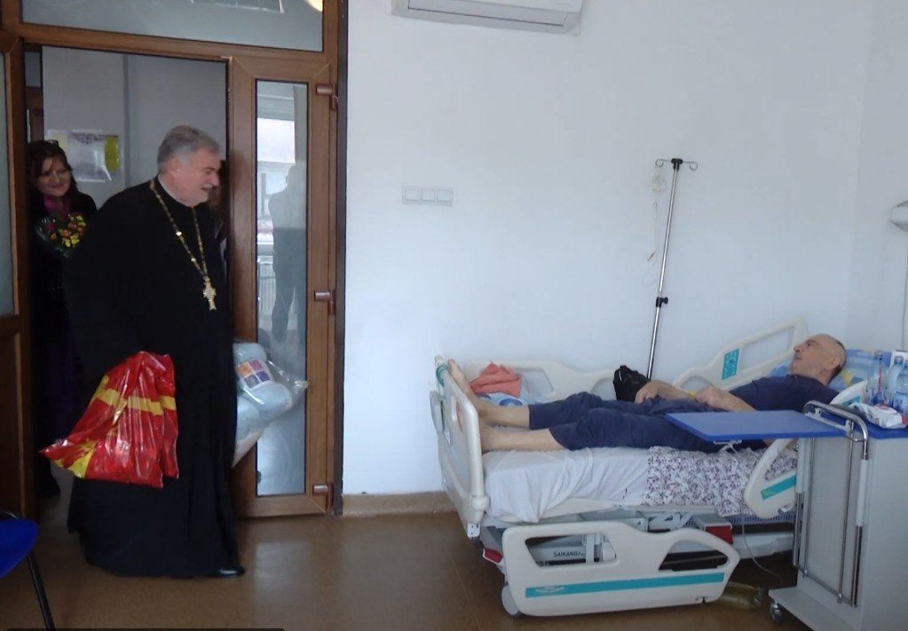 Protoieria Sector 5 a oferit daruri pacienților de la Centrul „Sfântul Nectarie” 327964
