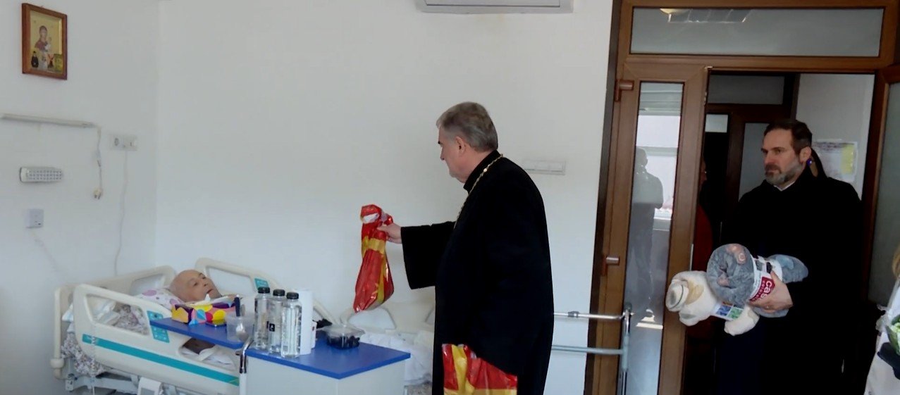 Protoieria Sector 5 a oferit daruri pacienților de la Centrul „Sfântul Nectarie” 327966