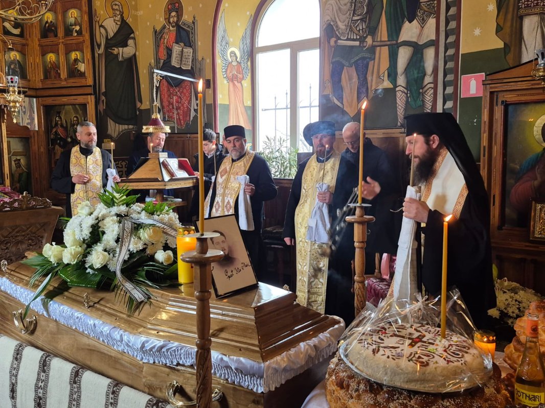 Reînhumarea osemintelor preotului Ilie Ilisei la Biserica Fălticenii Vechi 328069