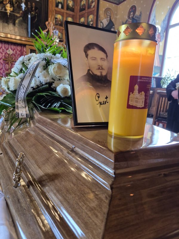 Reînhumarea osemintelor preotului Ilie Ilisei la Biserica Fălticenii Vechi 328070