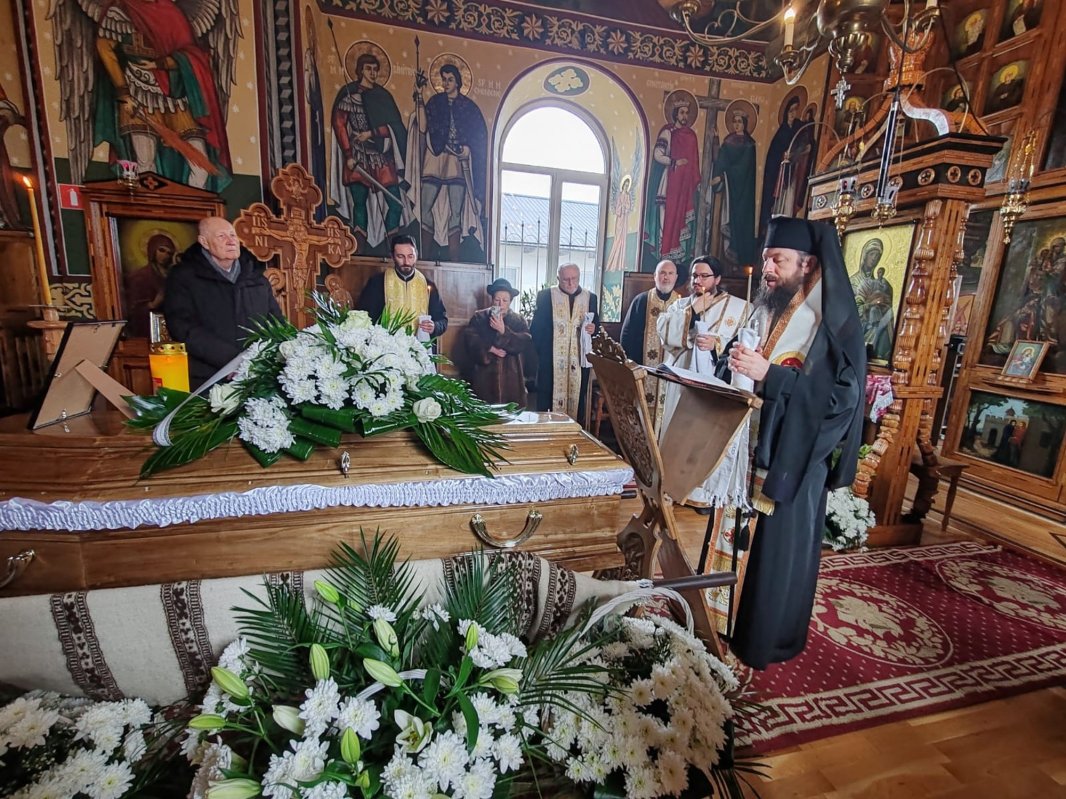 Reînhumarea osemintelor preotului Ilie Ilisei la Biserica Fălticenii Vechi 328071