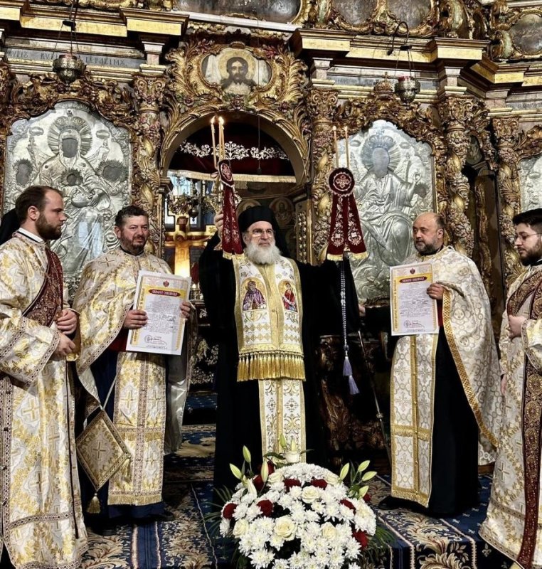 Sfântul Maslu la Catedrala Arhiepiscopală din Roman 328030