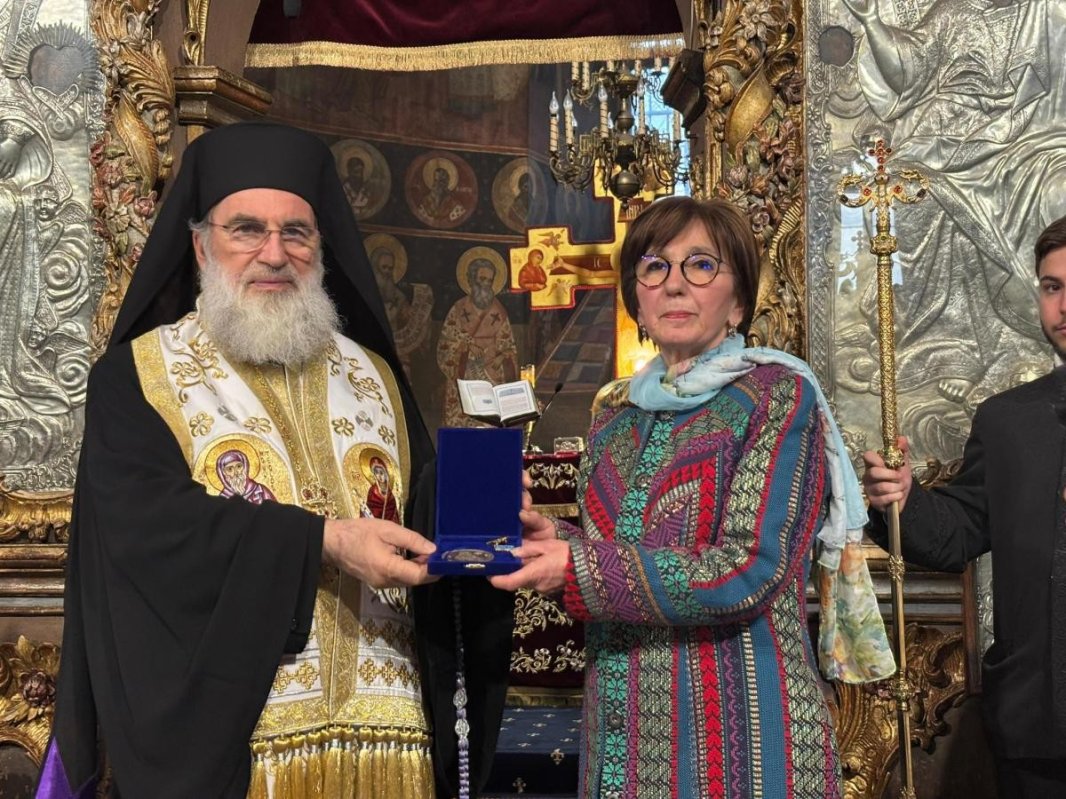 Sfântul Maslu la Catedrala Arhiepiscopală din Roman 328031