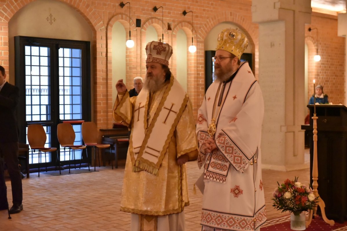 Cântarea Domnului pe alte meleaguri - o filă din istoria recentă a diasporei românești 328186