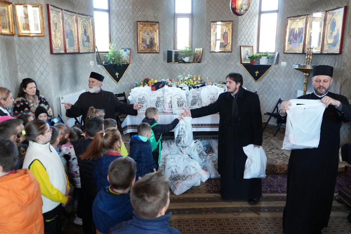 Programul eparhial pentru copii continuă în judeţul Galaţi 328105