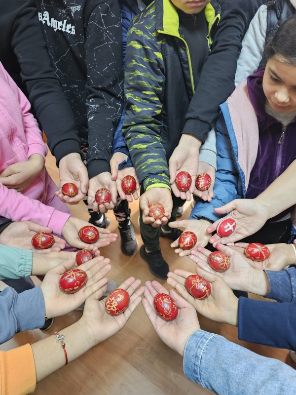 Atelier de încondeiat ouă în Parohia Săcele‑Satulung III 328231