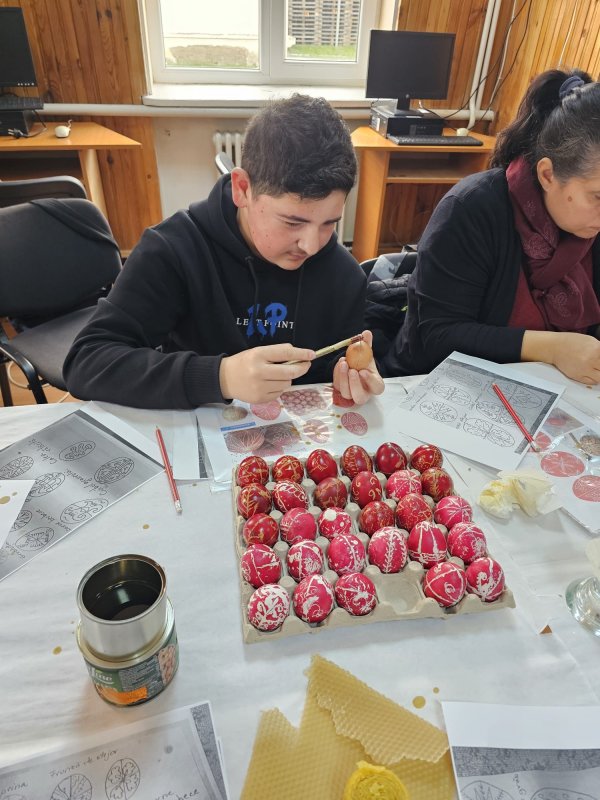 Atelier de încondeiat ouă în Parohia Săcele‑Satulung III 328232