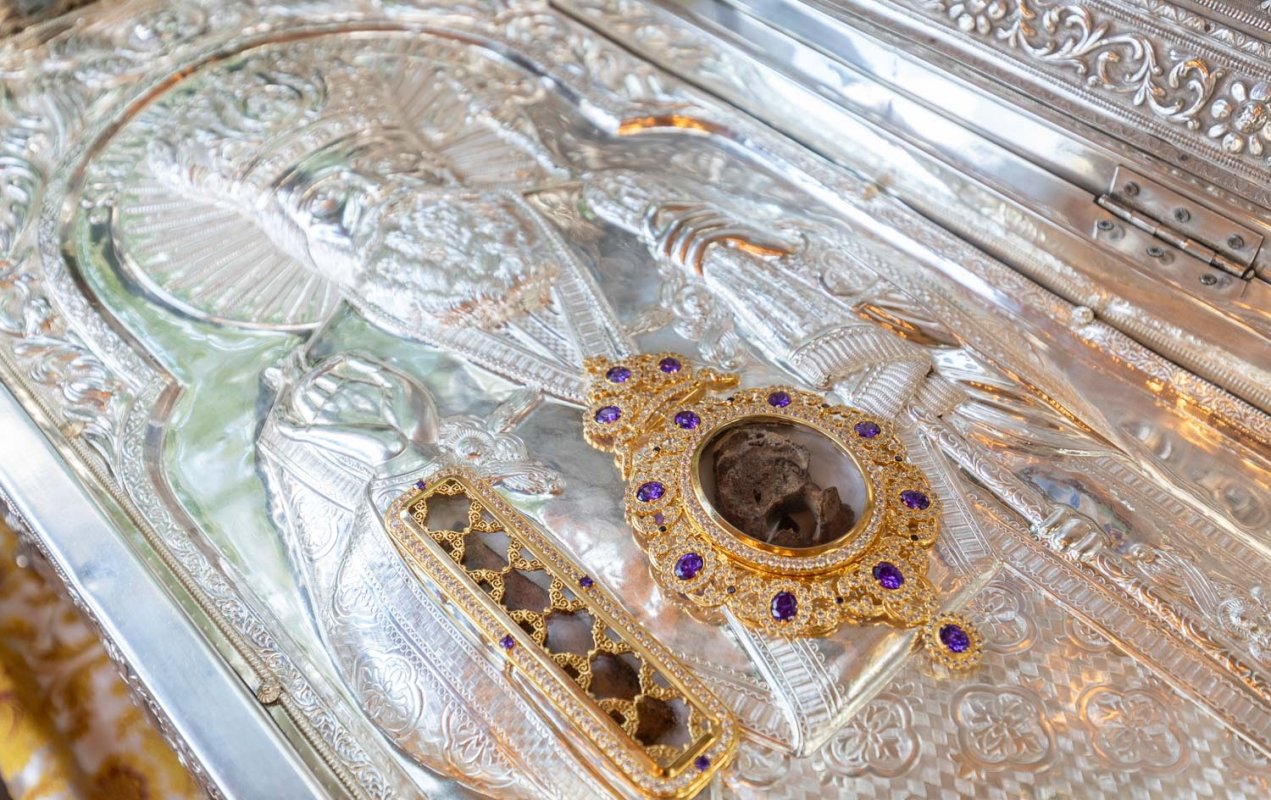 Evrei 7, 26-28; 8, 1-2 328197