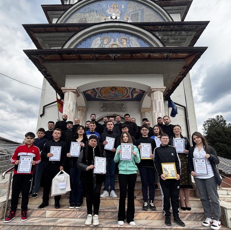Peste 900 de tineri misionari premiați de protoierii din Eparhia Târgoviștei 328236